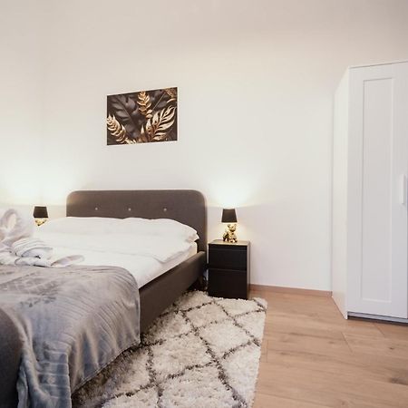 Modelia Apartment At Gellert Square Будапеща Екстериор снимка